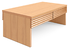 ナチュラル色の木製リビングテーブル(大川家具)